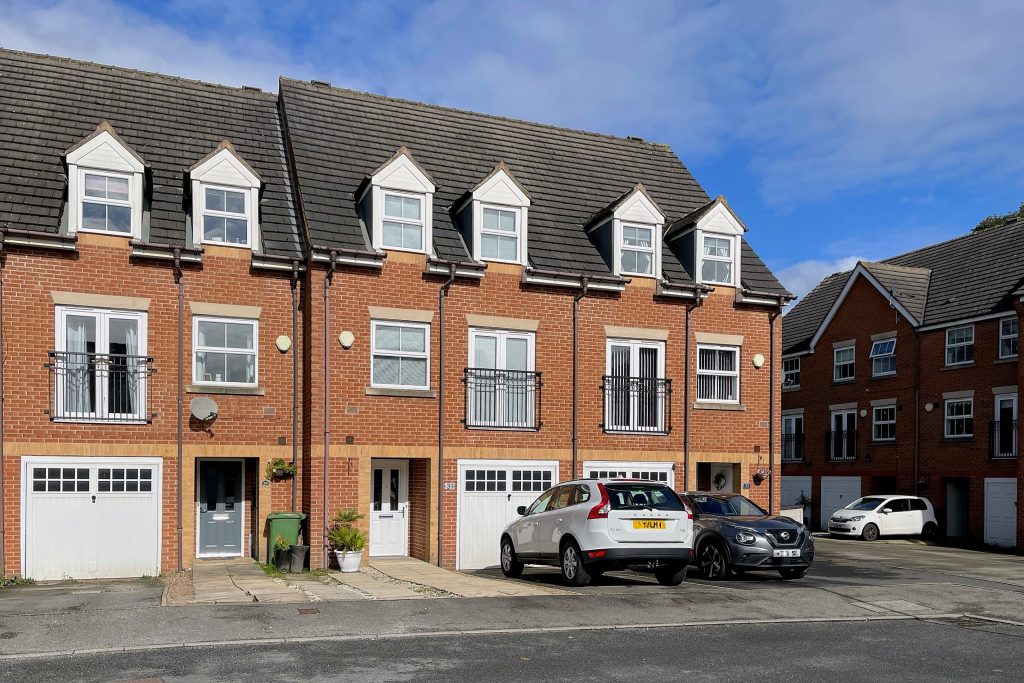Field Park Grange, Leeds. LS27